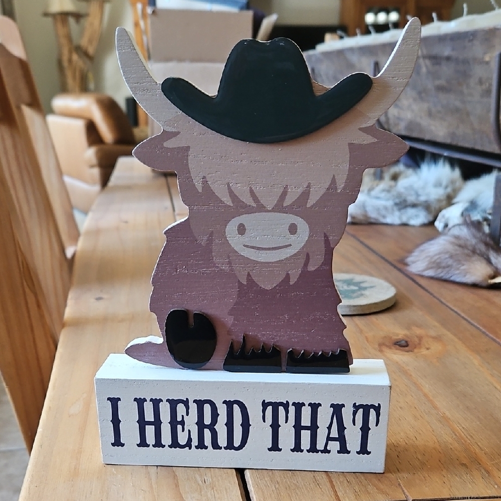 Wooden Highland Cow Figurine - Brown & Black 'I Herd That' Cracker Barrel